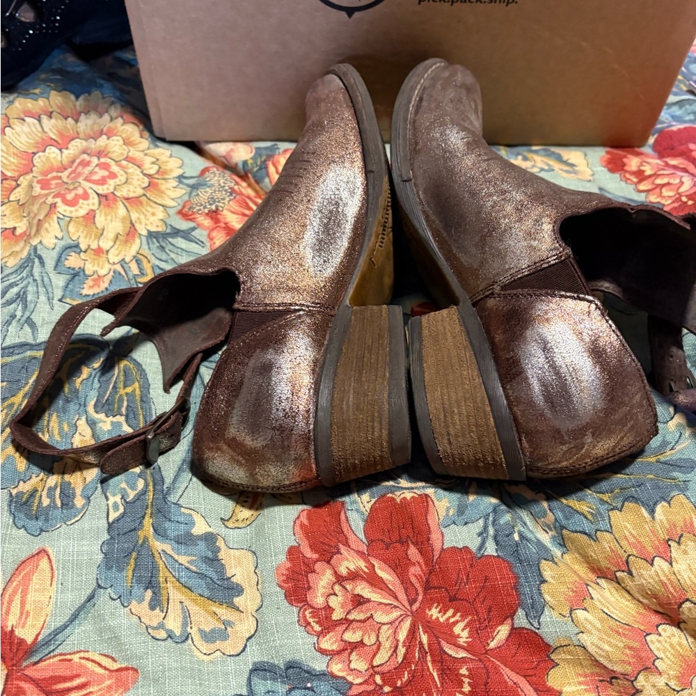 Sbicca 1.5 inch block heel booties